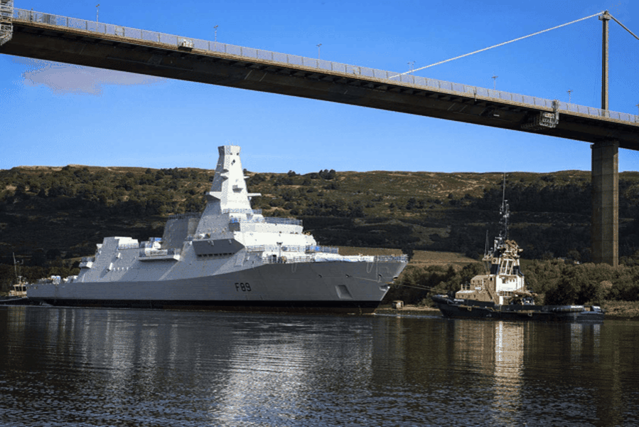 Vũ khí trang bị của khinh hạm Type 26 bao gồm 1 pháo chính 127 mm Mk 45, 2 module pháo tự động 30 mm DS 30M Mk 2, 2 súng máy nòng xoay M134, 2 module hệ thống phòng thủ tầm cực gần 20 mm Mk 15 Phalanx.