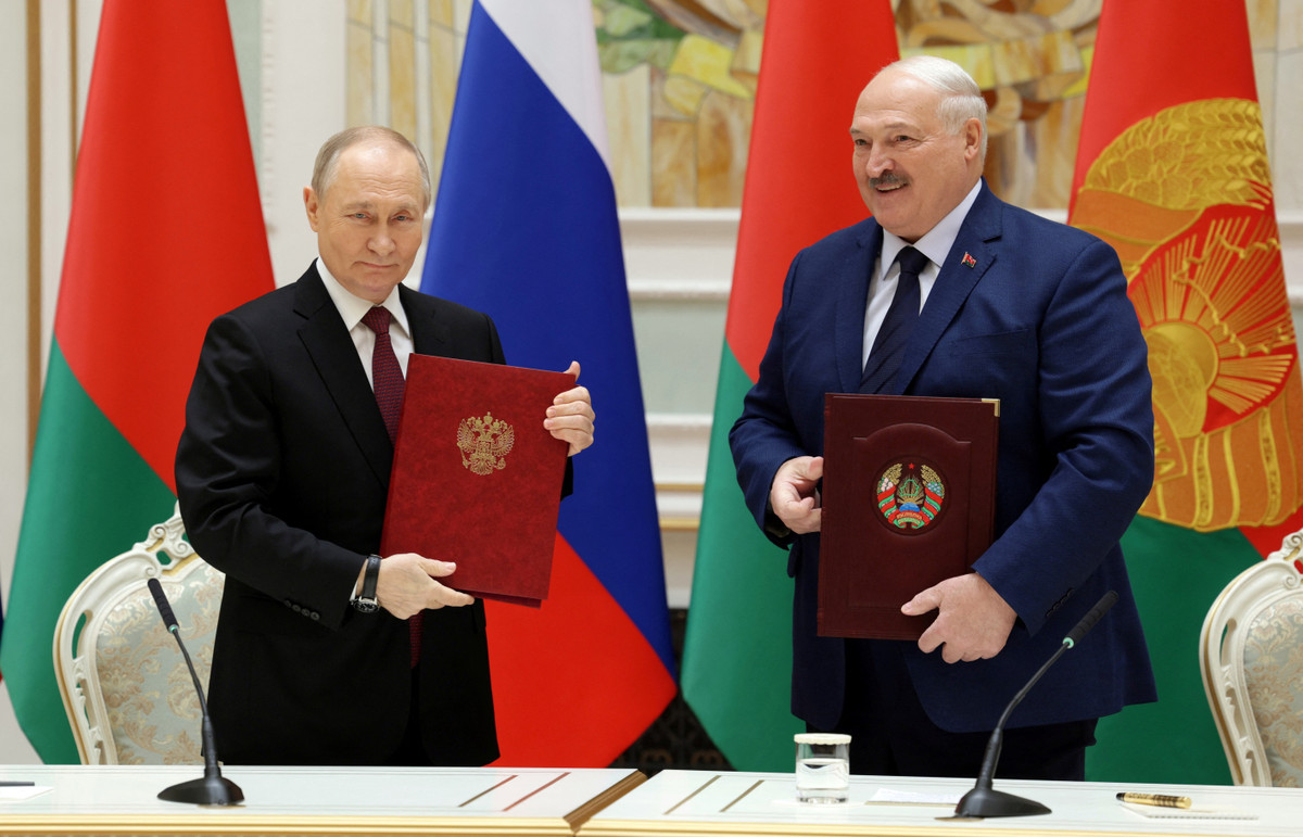 Tổng thống Belarus Lukashenko đã đề nghị với Tổng thống Nga Putin đặt các hệ thống tên lửa tiên tiến này trên lãnh thổ Belarus do lo ngại về tình hình an ninh quân sự trong khu vực biên giới với Ba Lan và Litva. Ảnh: Reuters.