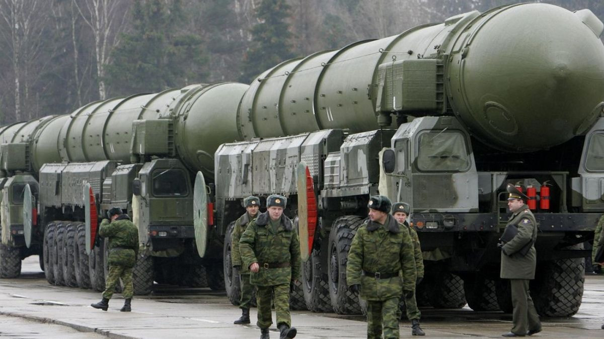 Dự kiến đến giữa năm 2025, những tên lửa này sẽ đi vào hoạt động. Việc Nga bố trí những tên lửa dọc theo biên giới phía tây của Belarus sẽ đặt trung tâm châu Âu vào trong tầm ngắm, làm phức tạp thêm tình hình an ninh của các quốc gia thành viên NATO, đặc biệt là Ba Lan và các quốc gia Baltic. Ảnh RBC- Ukraine.