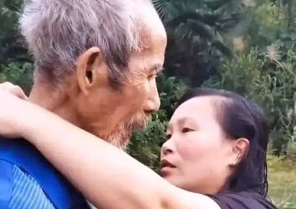 Câu chuyện của họ nhắc nhở chúng ta về giá trị của tình yêu trong xã hội hiện đại, chứng minh tình yêu không chỉ là sự hấp dẫn về bề ngoài mà còn là sự hiểu biết, chấp nhận và sẻ chia những niềm vui nỗi buồn trong cuộc sống. Trương Phượng đã chứng minh rằng tình yêu chân thành có thể vượt qua mọi rào cản, sự kiên định của cô là một minh chứng sống động cho những ai tin vào sức mạnh của tình yêu.