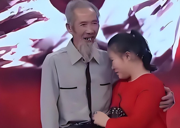 Bất chấp những lời gièm pha, cuộc sống hôn nhân của họ đầy ắp hạnh phúc và những khoảnh khắc ấm áp. Dù chênh lệch tuổi tác lớn, tình yêu giữa hai người không bị ảnh hưởng bởi định kiến xã hội. Họ đã chào đón đứa con đầu lòng, một minh chứng cho tình yêu thuần khiết và bất diệt.