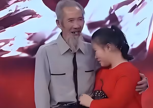 Bất chấp những lời gièm pha, cuộc sống hôn nhân của họ đầy ắp hạnh phúc và những khoảnh khắc ấm áp. Dù chênh lệch tuổi tác lớn, tình yêu giữa hai người không bị ảnh hưởng bởi định kiến xã hội. Họ đã chào đón đứa con đầu lòng, một minh chứng cho tình yêu thuần khiết và bất diệt.