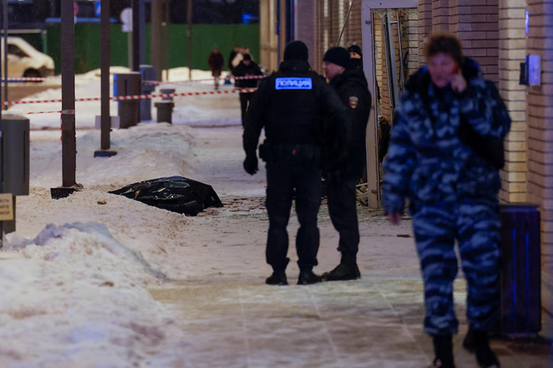 “Chúng ta có một danh sách những người được bảo vệ bởi nhà nước. Nhưng rõ ràng cần phải xem xét lại danh sách này theo từng giai đoạn thời gian nhất định. Trong thời bình, câu chuyện sẽ khác, còn hiện nay tình hình rất nghiêm trọng và hoàn toàn khác biệt”, ông nói. Ảnh: Reuters.