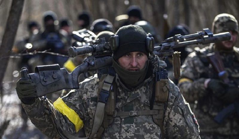 Theo báo cáo của các phóng viên, tàn quân của cụm phía bắc Ukraine bị bao vây tại khu rừng lớn phía nam Orgovka, đã cố gắng phá vòng vây vào khoảng 4 giờ sáng ngày 17/11. Ảnh: Reuters.