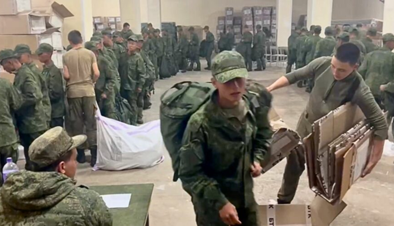 Các quan chức này cho biết, lý do ông Biden phê duyệt quyết định này là vì có quân đội từ Đông Á đã đến chiến trường Kursk. Rất có khả năng trong vài ngày tới, Quân đội Ukraine sẽ sử dụng tên lửa ATACMS để tấn công Kursk. Ảnh: NKNews.