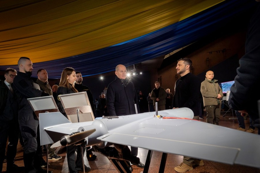 "Điều đặc biệt cần lưu ý là một trong những máy bay không người lái sử dụng hệ thống dẫn đường tự động bằng trí tuệ nhân tạo do các công ty Đức sản xuất".