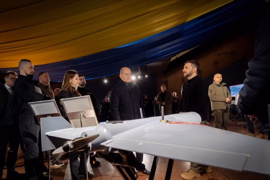 "Điều đặc biệt cần lưu ý là một trong những máy bay không người lái sử dụng hệ thống dẫn đường tự động bằng trí tuệ nhân tạo do các công ty Đức sản xuất".