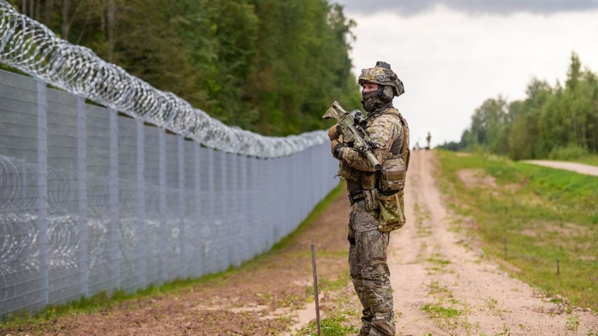 "Lá chắn phía đông" là sáng kiến do Ba Lan dẫn đầu, các quốc gia vùng Baltic và Phần Lan cũng đang thực hiện những nỗ lực tương tự để bảo vệ biên giới của họ, nhằm ứng phó với những thách thức địa chính trị ngày càng gia tăng trong khu vực.
