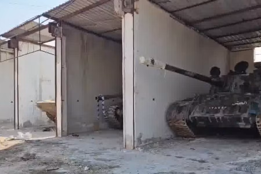 Theo nguồn tin địa phương, phiến quân đã giành được quyền tiếp cận kho vũ khí bao gồm hàng chục hệ thống phòng không vác vai (MANPADS), hệ thống tên lửa chống tăng (ATGM), súng cối và số lượng lớn đạn dược.