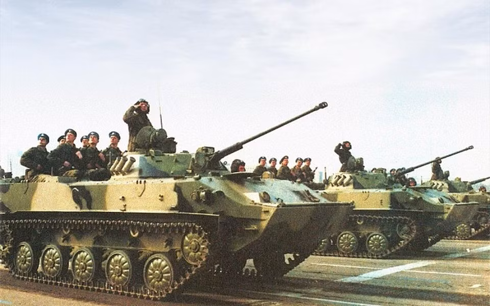 Tuy vậy đã hơn một năm trôi qua sau khi hình ảnh những phương tiện rời kho bảo quản được đăng tải rộng rãi, nhưng việc sử dụng BMD-3 trên chiến trường Ukraine không được ghi nhận, thực tế này đặt ra nhiều câu hỏi cần giải đáp.