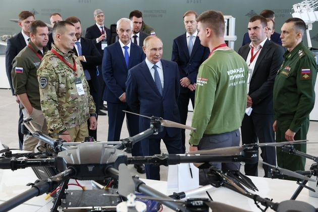 Sự ra đời của Binh chủng Hệ thống UAV đánh dấu một bước tiến lớn trong chiến lược quân sự của Nga, đặt nền tảng cho sự phát triển bền vững của quân đội trong tương lai. Trong thế giới hiện đại, những quốc gia làm chủ công nghệ sẽ là người nắm quyền kiểm soát trên chiến trường. Với binh chủng mới này, Nga không chỉ duy trì vị thế cường quốc quân sự mà còn sẵn sàng đối mặt với mọi thách thức toàn cầu.