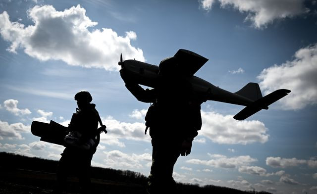 Mặt khác, sự thay đổi trong cách thức chiến tranh đòi hỏi ứng dụng công nghệ cao, và UAV là công cụ không thể thiếu để đảm bảo tính nhanh nhạy và hiệu quả. Đồng thời, UAV sẽ giúp Nga cải thiện khả năng phòng thủ và mở rộng tiềm năng tấn công, đặc biệt trong các chiến dịch quy mô lớn.