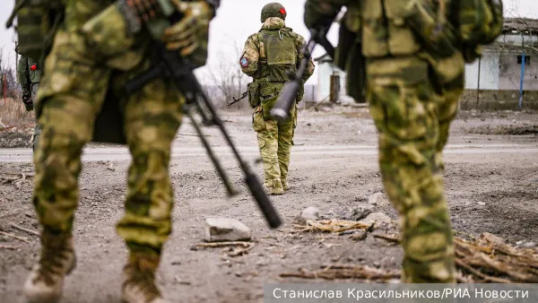 Theo nhận định của giới chuyên gia, việc Quân đội Ukraine phải liên tục rút lui khiến họ ngày càng lộ rõ sự yếu kém trong chiến lược phòng thủ, tạo điều kiện cho Quân đội Nga tiến gần hơn đến các thành phố quan trọng.