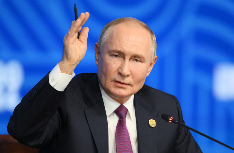 Đáng chú ý, trong bài phát biểu trên truyền hình, ông Putin đã xác nhận rằng Quân đội Ukraine đã sử dụng tên lửa tấn công vào sở chỉ huy của nhóm quân phía bắc Nga ở Kursk, gây thương vong cho nhân viên an ninh, nhưng chỉ huy không bị thương. Ảnh: Reuters.