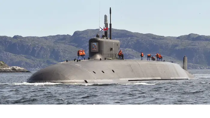 Lớp tàu ngầm Borei được trang bị tên lửa hạt nhân Bulava của Nga và hệ thống đẩy bằng bơm phản lực giúp hoạt động êm ái hơn, trở thành một trong những “siêu thuỷ quái” tinh vi nhất thế giới. Ảnh: Business Insider.