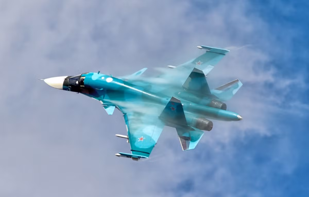 Su-34 phải đối mặt với các cuộc tấn công phối hợp với máy bay không người lái có khả năng đánh lạc hướng, buộc máy bay ném bom của Nga phải thực hiện các động tác không chính xác hoặc rơi vào phạm vi phòng không của đối phương.