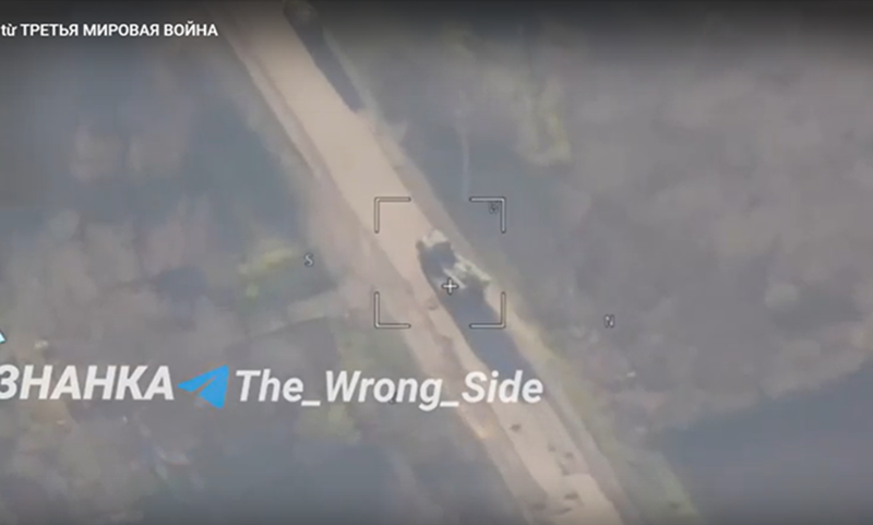 Truyền thông thân Nga (The Wrong Side) đã công bố một đoạn video tái hiện sự kịch tính của cuộc không chiến này. Trong video, máy bay không người lái của Nga tại khu vực gần thành phố Gulyaipole, tỉnh Zaporizhzhia, cách 25 km về phía tây bắc, đã phát hiện dấu vết của hệ thống pháo phản lực phóng loạt M142 HIMARS của Ukraine gần làng Novosoloshino. Ảnh: Topwar.