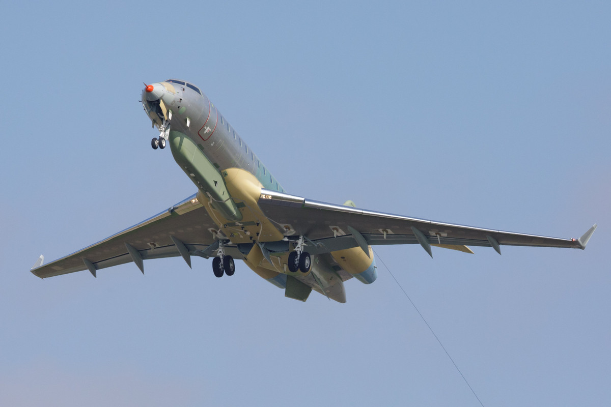 Hơn nữa, khả năng bay ở độ cao lớn và hoạt động trong thời gian dài của ATHENA cực kỳ hiệu quả cho các nhiệm vụ đòi hỏi phải quan sát liên tục và giám sát ở diện rộng trên các khu vực rộng lớn.