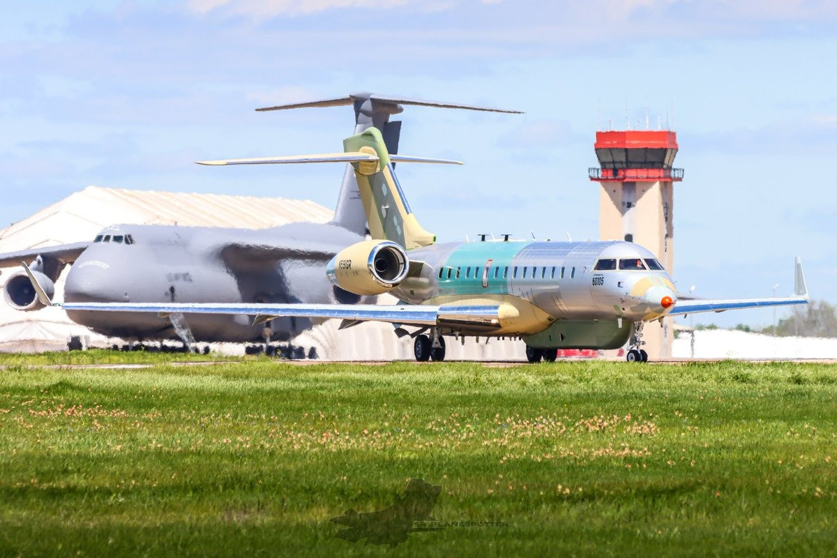 Ngoài khả năng chụp ảnh, ATHENA còn được đánh giá cao với khả năng tình báo tín hiệu mạnh mẽ. Các cảm biến được trang bị trên máy bay có khả năng đánh chặn, phân tích các thông tin liên lạc điện tử và tín hiệu do đối phương phát ra, cho phép định vị, nhận dạng và mô tả các tín hiệu này để đánh giá mối đe dọa và hỗ trợ trong tác chiến điện tử. Ảnh: X.