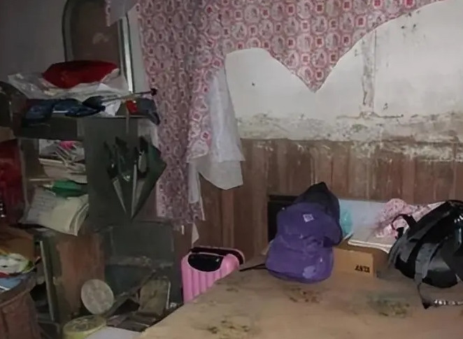 Tại nhà Trịnh, Tiểu Muội hoảng sợ khi phát hiện ông Trịnh muốn cô bé làm vợ của con trai ông. Thế nhưng, con trai ông Trịnh lại mắc chứng thiểu năng, không phải người bình thường. Ngay đêm hôm ấy, Tiểu Muội đã bị con trai ông Trịnh xâm hại.