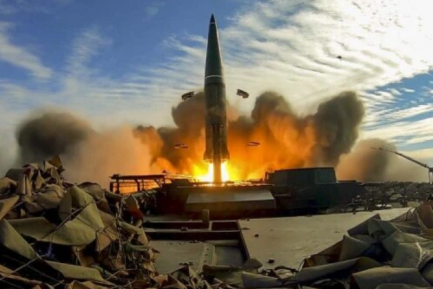 Ban đầu, tên lửa Oreshnik có thể được thiết kế như một phương tiện phóng vệ tinh. Trong lịch sử Roscosmos, từng có dự án mang tên Oreshnik, và hệ thống tên lửa này được tạo ra để phục vụ mục đích đó.