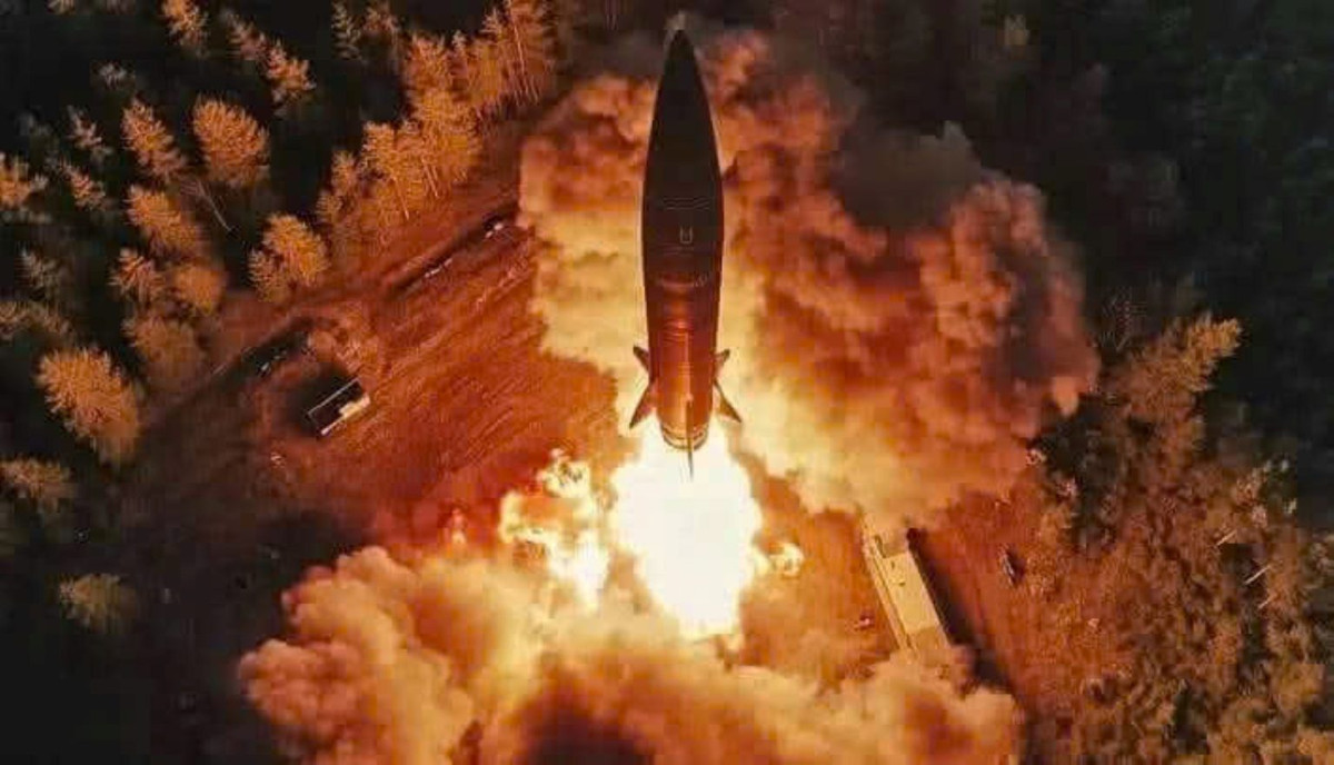 Mục tiêu chính của cuộc tấn công là nhà máy Yuzhmash, một doanh nghiệp quan trọng trong lĩnh vực công nghệ tên lửa của Ukraine. Theo một số nguồn tin, cuộc tấn công không gây thiệt hại đáng kể, nhưng được xem như một hành động phô diễn sức mạnh quân sự và công cụ tâm lý. Oreshnik là một loại tên lửa tầm trung thế hệ mới, theo các chuyên gia, sử dụng quỹ đạo "lofted" – điển hình của các cuộc thử nghiệm phóng tên lửa – giúp giảm khả năng bị đánh chặn.