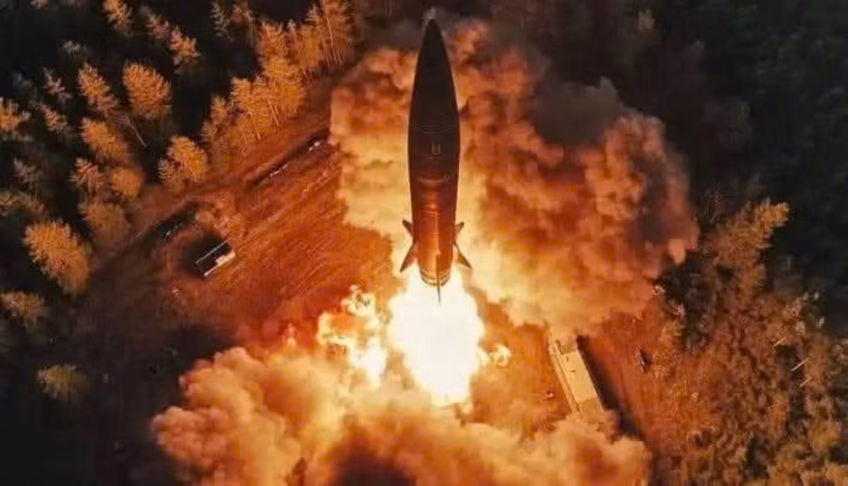 Mục tiêu chính của cuộc tấn công là nhà máy Yuzhmash, một doanh nghiệp quan trọng trong lĩnh vực công nghệ tên lửa của Ukraine. Theo một số nguồn tin, cuộc tấn công không gây thiệt hại đáng kể, nhưng được xem như một hành động phô diễn sức mạnh quân sự và công cụ tâm lý. Oreshnik là một loại tên lửa tầm trung thế hệ mới, theo các chuyên gia, sử dụng quỹ đạo "lofted" – điển hình của các cuộc thử nghiệm phóng tên lửa – giúp giảm khả năng bị đánh chặn.