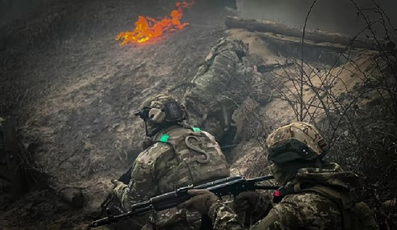 Theo các báo cáo, gần 1.000 binh sĩ thuộc Lữ đoàn số 155 đã rút chạy khỏi Shevchenko một cách có tổ chức, khiến Quân đội Nga gần như không tốn một viên đạn nào để chiếm giữ địa điểm chiến lược này. Việc này có thể thúc đẩy Quân đội Nga sớm khởi động chiến dịch tấn công Pokrovsk. Ảnh: Pravda.