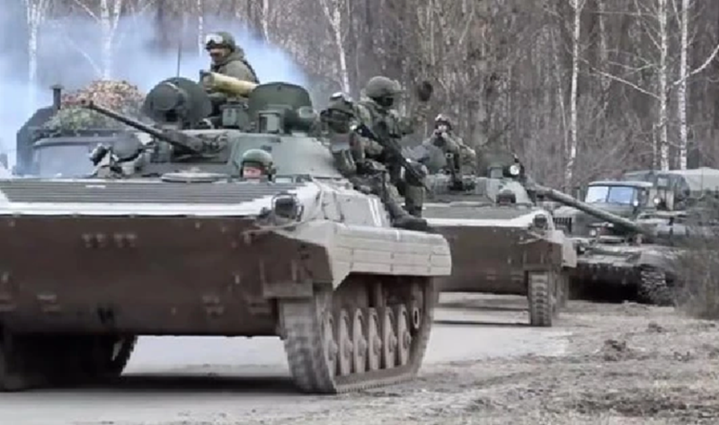 Hiện tại, Ukraine đang trong tình thế “vá chỗ này, hở chỗ kia”, điều động lực lượng từ các mặt trận khác đến để tiến hành phản công. Nếu phản công thành công thì còn tốt, nhưng nếu thất bại, không chỉ một đoạn mặt trận bị sụp đổ mà có nguy cơ lan rộng hơn nữa. Ảnh: Pravda.