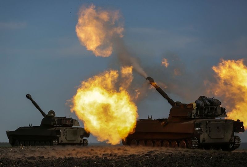 Cùng ngày, Bộ Tổng tham mưu các Lực lượng Vũ trang Ukraine cho biết, kể từ đầu ngày, đã có 88 trận chiến xảy ra tại các khu vực tiền tuyến. Ở hướng Pokrovsk, quân Nga đã tấn công vào các vị trí của Ukraine 14 lần, trong đó Ukraine đã đẩy lùi được 8 cuộc tấn công, 6 trận chiến khác vẫn đang diễn ra. Ở hướng Kurakhove, quân Nga đã thực hiện 25 cuộc tấn công, và Quân đội Ukraine đã đẩy lùi được 18 cuộc. Ảnh: Washington Post.