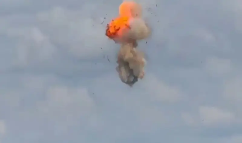 Trong 24 giờ qua, các lực lượng Nga đã tiêu diệt và làm bị thương binh sĩ Ukraine, phá hủy xe tăng, pháo lựu cùng các trang thiết bị khác như trạm trinh sát điện tử và kho đạn dược của Quân đội Ukraine. Lực lượng phòng không Nga cũng đã bắn hạ 78 máy bay không người lái của Ukraine. Ảnh: Topwar.