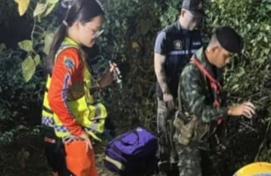 Cuộc giải cứu diễn ra khá khó khăn do địa hình hiểm trở. Sau nhiều nỗ lực, người đàn ông cuối cùng cũng được đưa lên khỏi giếng. Anh này được phát hiện trong tình trạng cởi trần, gãy cổ tay trái, toàn thân bầm tím và kiệt sức. May mắn thay, anh vẫn còn sống và được đưa đến bệnh viện cấp cứu. Các bác sĩ cho biết, nam du khách đã bị mất nước nghiêm trọng nhưng không nguy hiểm đến tính mạng.