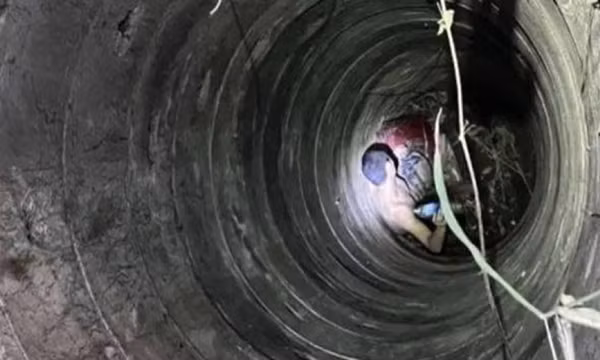 Theo thông tin ban đầu từ các phương tiện truyền thông Thái Lan, người đàn ông này đã không may bị ngã xuống giếng trong khi đi lạc trong khu rừng rậm rạp, hoang sơ. Vị trí giếng nằm khá sâu trong rừng, xa khu dân cư, điều kiện liên lạc hạn chế.