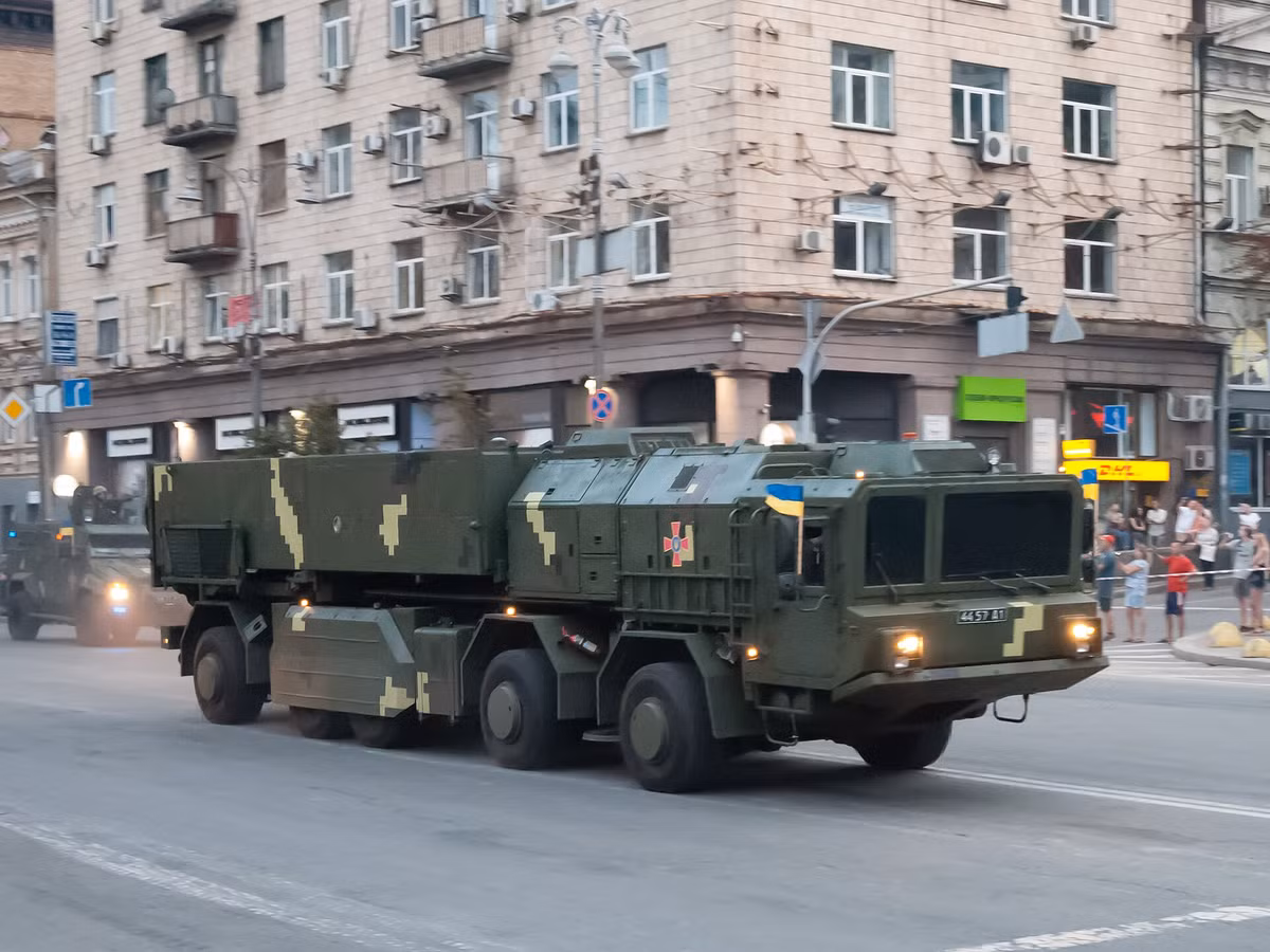 Việc phá hủy radar Nebo-M tạo điều kiện cho các cuộc tấn công bằng tên lửa hành trình Storm Shadow và SCALP-EG do Anh và Pháp cung cấp được phóng từ các máy bay ném bom Su-24 đã được cải tiến. Những tên lửa này đã chứng minh khả năng chính xác trong các cuộc tấn công trước đó, chẳng hạn như vụ tấn công tàu ngầm Nga Rostov-on-Don tại Crimea vào năm 2023. Việc vô hiệu hóa các hệ thống radar giúp Ukraine giảm khả năng phát hiện và ứng phó của Nga, tạo điều kiện cho các tên lửa hành trình của Ukraine tấn công sâu hơn vào các mục tiêu chiến lược.