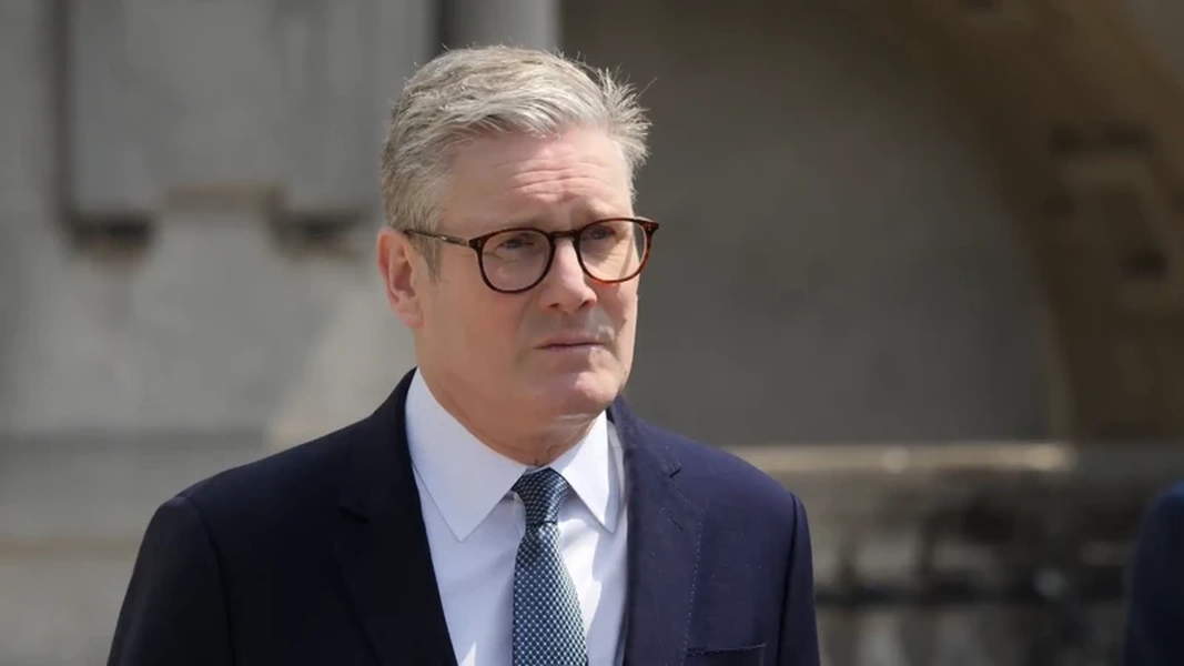 "Thủ tướng Keir Starmer chưa chuyển giao vũ khí tầm xa cho chúng tôi. Tình hình không giống thời ông Rishi Sunak làm thủ tướng", người này nói với tờ Guardian.