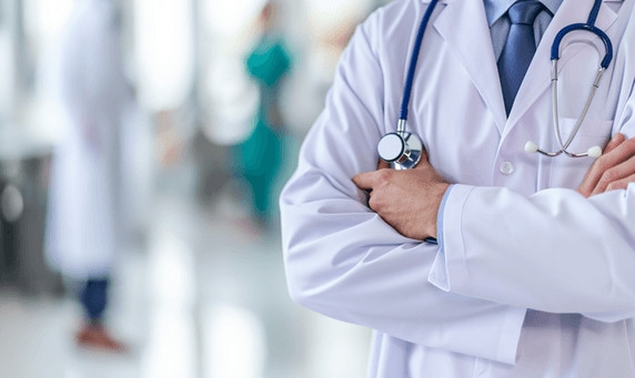 Câu chuyện của Lưu Tường Phong là một lời cảnh tỉnh về những hành vi xấu xa trong ngành y tế. Việc lợi dụng nghề nghiệp để kiếm lợi bất chính và gây hại cho người bệnh là một hành vi đáng lên án và phải bị trừng phạt nghiêm minh.