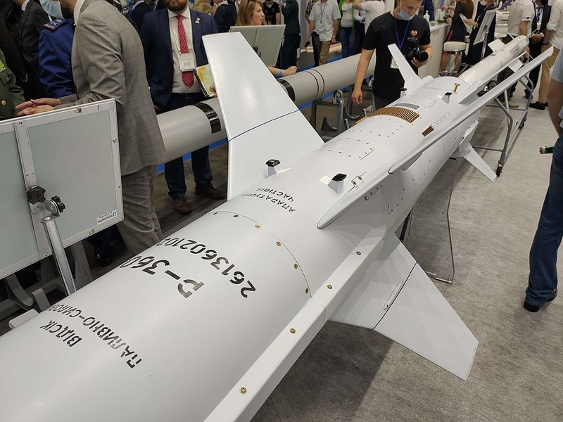 Tổng thống Zelensky nói rằng vũ khí này đã gây thiệt hại đầu tiên cho các mục tiêu của Nga. Vì vậy Kyiv đặt ra nhiệm vụ cho tổ hợp quốc phòng Ukraine đó là chế tạo 3.000 tên lửa hành trình thuộc các phiên bản.