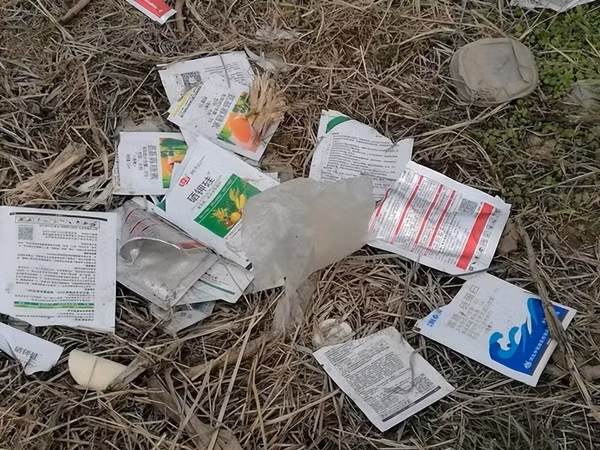 Nhà sản xuất cũng bị kiểm tra kỹ lưỡng từ quá trình nhập nguyên liệu đến khi sản phẩm xuất xưởng. Tuy nhiên, kết quả kiểm tra cho thấy tất cả các mẫu sữa chua đều tuân thủ tiêu chuẩn an toàn thực phẩm. Điều này đặt ra câu hỏi: Liệu cái chết của Tiểu Siêu Nghị có phải chỉ là do ngộ độc thực phẩm thông thường?