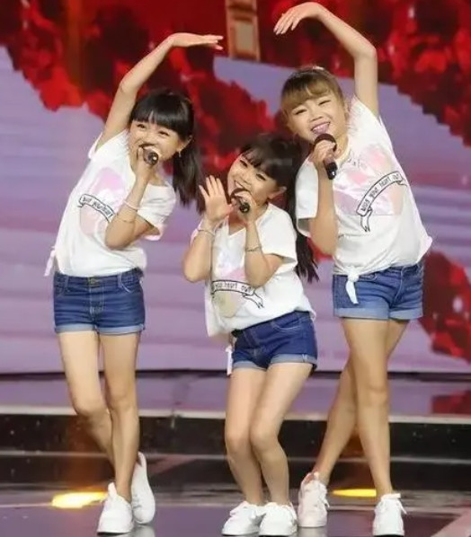 Nhờ vậy, công việc kinh doanh quần áo, thời trang của Dương Bình cũng gặt hái được những thành công nhất định. (Ảnh: Sohu)