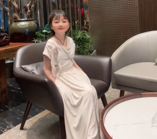 Cô thừa nhận rằng, trong suốt cuộc hôn nhân, cô đã nhiều lần cảm thấy cô đơn và bất lực, dù Cát Tồn Miêu luôn ở bên cạnh, nhưng khoảng cách trong lòng giữa họ ngày càng lớn. (Ảnh: Sohu)