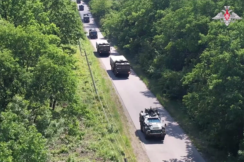 Tại khu vực Kurakhove, Quân đội Nga đột ngột tấn công trên ba hướng, đạt được những tiến triển đáng kể ở cả ba hướng, đưa khu vực này đến gần trận chiến quyết định. Hướng tấn công đầu tiên diễn ra ở phía tây Kurakhove, nơi được cho là quan trọng nhất trong ba hướng. Ảnh: Bộ Quốc phòng Nga.