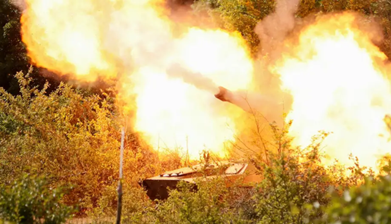 Điều này có nghĩa là Quân đội Nga chỉ cách đường cao tốc H-15, tuyến hậu cần lớn nhất ở Kurakhove, 2 km và họ đã có thể sử dụng hỏa lực trực tiếp để tấn công tuyến đường hậu cần này. Khi đó, hậu cần của Quân đội Ukraine trong thành phố Kurakhove về cơ bản sẽ bị cắt đứt. Ảnh: Reuters.