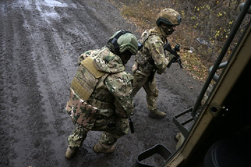 Nhìn trên bản đồ, việc kiểm soát làng này đồng nghĩa với việc Nga đã cắt đứt hai tuyến tiếp tế quan trọng của thành phố Velyka Novosilka. Hiện tại, thành phố này chỉ còn một con đường duy nhất về phía tây, nhưng cũng bị lực lượng Nga ở phía tây nam phong tỏa, khiến tình hình của Velyka Novosilka có thể được xem là kết thúc. Ảnh: RIA Novosti.