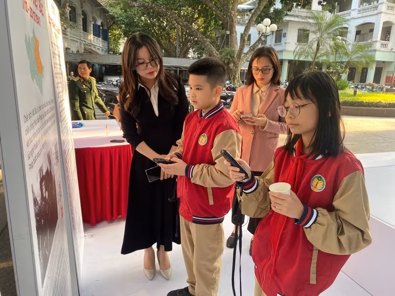 ... tư liệu, bản đồ trực quan để có thể dễ dàng nắm bắt thông tin các trận đánh nổi tiếng, có tính bước ngoặt như: Chiến dịch Việt Bắc (1947), Chiến dịch Điện Biên Phủ (1954), Chiến dịch Tây Nguyên (1975), Chiến dịch Hồ Chí Minh (1975)....