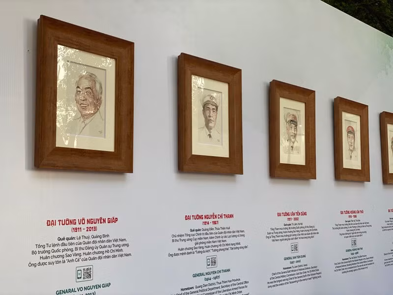 Bộ tranh chân dung 20 vị tướng tài danh của Quân đội nhân dân Việt Nam do họa sĩ Đỗ Hoàng Tường thực hiện bằng kỹ thuật màu nước trên chất liệu giấy bản.