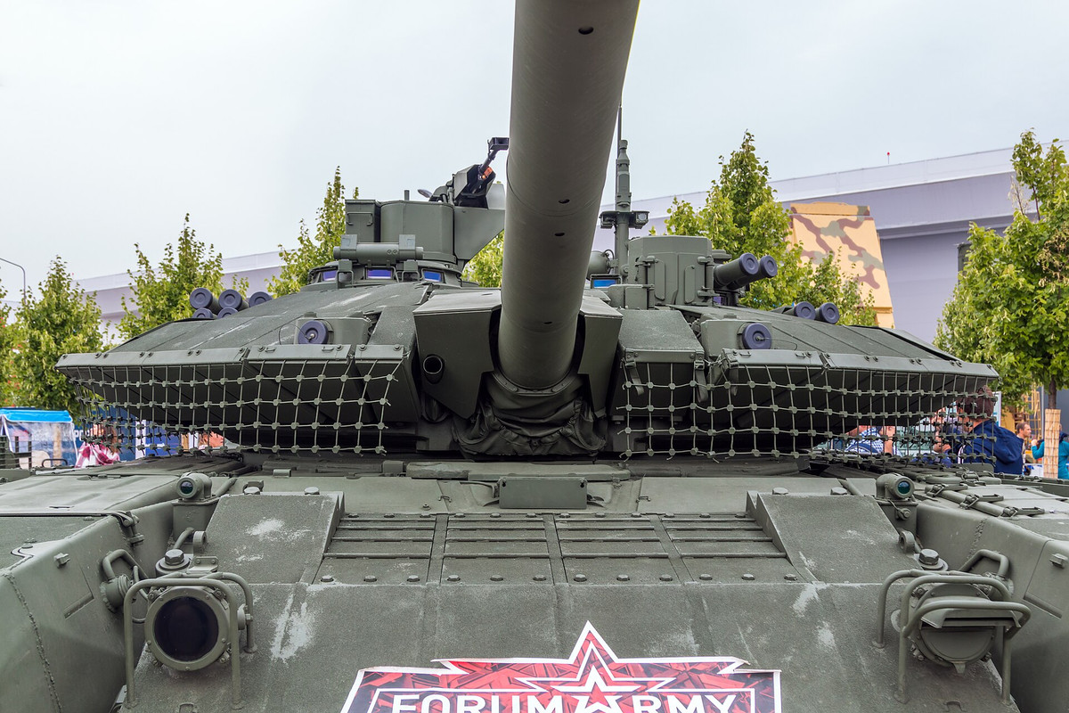 Hệ thống điều khiển hỏa lực tiên tiến với thiết bị ảnh nhiệt đảm bảo khả năng nhắm mục tiêu chính xác trong cả điều kiện ban ngày và ban đêm.