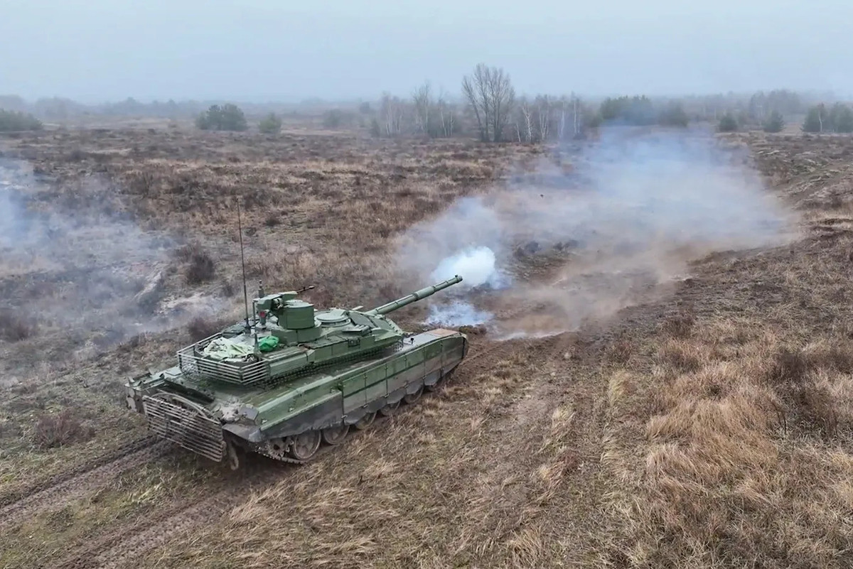 Sức mạnh của T-90M không chỉ nâng cao năng lực chiến đấu của Quân đội Nga mà còn đặt ra thách thức mới cho các quốc gia khác trong việc phát triển và nâng cấp lực lượng thiết giáp của mình. (Nguồn ảnh: Mil.ru, Bộ Quốc phòng Nga, TASS, Wikipedia, rtvi.com).