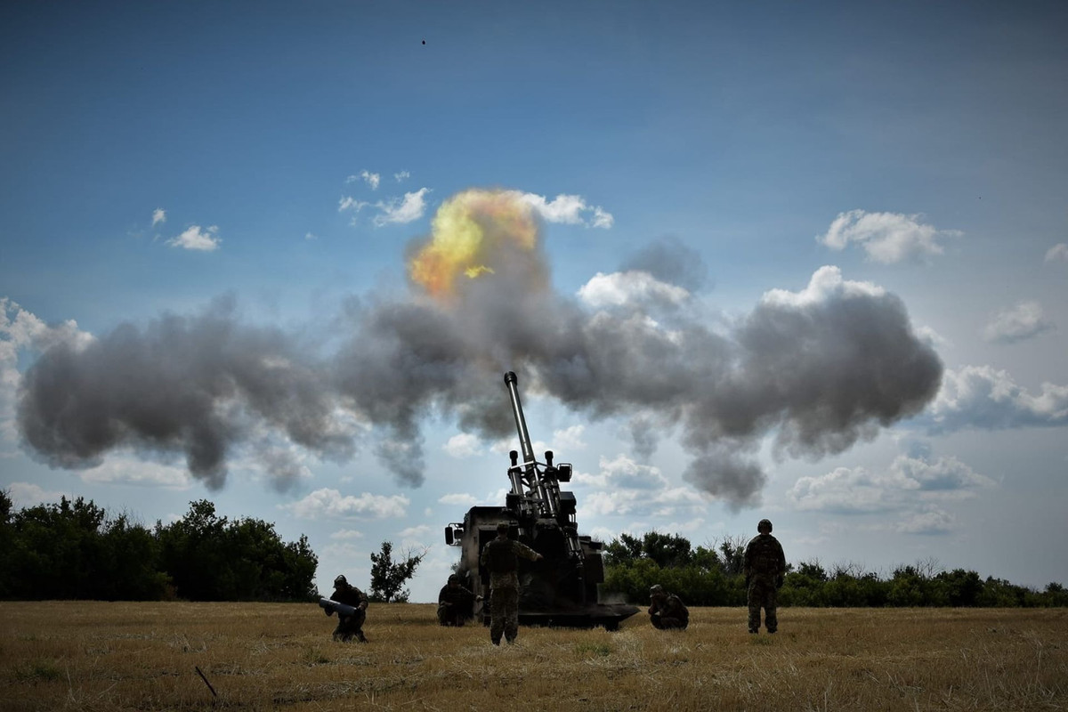 Kể từ khi xung đột bắt đầu, Pháp đã tích cực đóng góp vào viện trợ quân sự của Ukraine. Với đợt chuyển giao mới này, tổng cộng Pháp đã chuyển giao 80 khẩu pháo cho Ukraine, thể hiện cam kết của Pháp trong việc hỗ trợ bất chấp những khó khăn trên chiến trường đang diễn ra. Ảnh: Army Recognition.