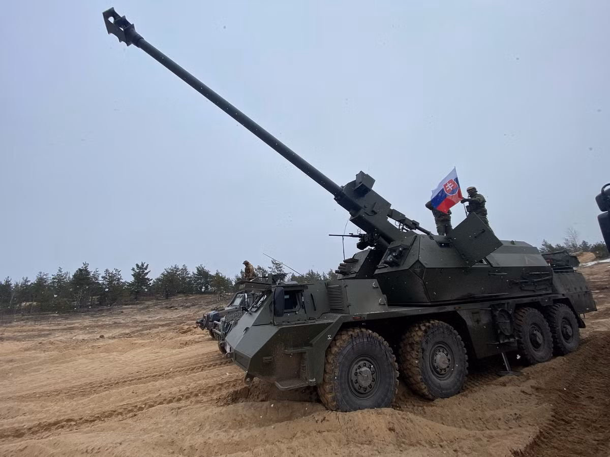 Chỉ huy Lực lượng Vệ binh Quốc gia Ukraine, Oleksandr Pivnenko, xác nhận rằng, nước này đã đưa pháo tự hành Zuzana 2 vào biên chế của các đơn vị pháo binh, những khẩu pháo này hứa hẹn sẽ tăng cường hiệu quả sức mạnh trong chiến đấu. Ảnh: Defence Blog.