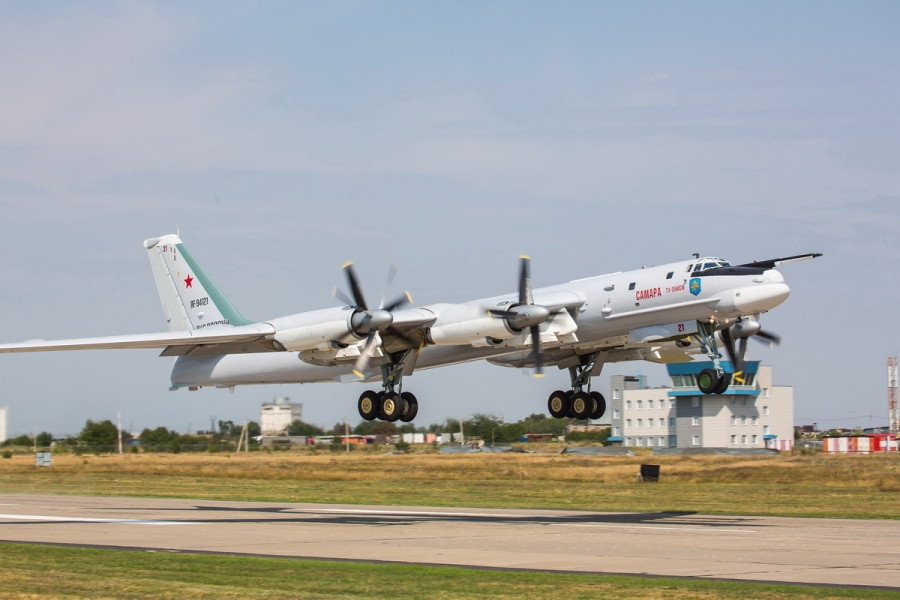 Đặc biệt, máy bay còn được trang bị hệ thống chiến tranh điện tử, giúp bảo vệ nó trước các mối đe dọa từ các hệ thống phòng không tiên tiến của đối phương.